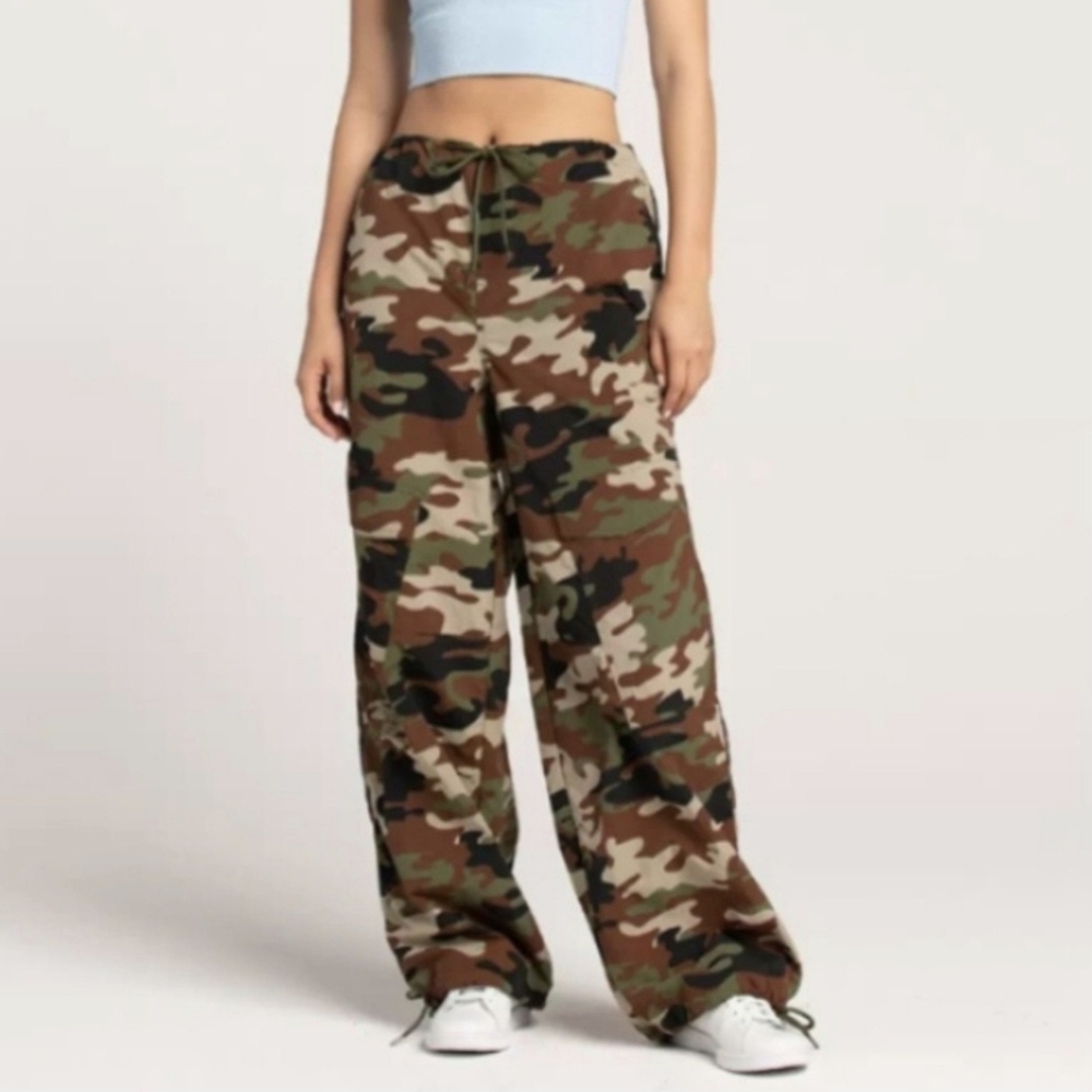 Tinseltown Camo Wide Leg Relaxed Fit Cargo Parachute Pants Size Large